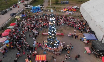 Álamo: Con show de payasos, piñatas, dulces, juguetes y rosca, festejan día de Reyes