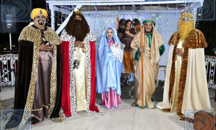 Tantoyuca: Autoridades acercan alegría a los niños con la sesión de fotos con los Reyes Magos