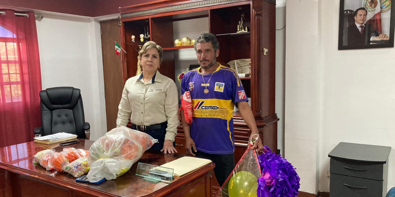 Tamiahua: Entrega de dulces y piñatas para este Día de Reyes