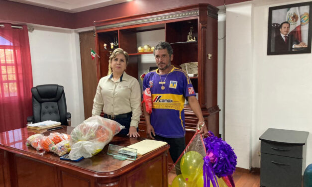 Tamiahua: Entrega de dulces y piñatas para este Día de Reyes