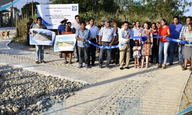 Tantoyuca: Sin descanso trabaja por el bien común en apoyo al mejoramiento de caminos el alcalde JGA