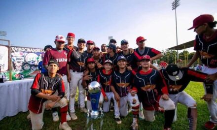 Jóvenes beisbolistas tuxpeños firman con equipos de la Liga Mexicana (LMB)