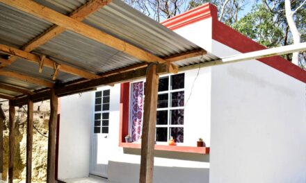 Naranjos: Alcalde entrega cuartos dormitorios en comunidad de totomoxtepec
