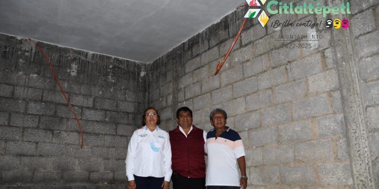 Citlaltépetl: Alcalde inaugura la construcción de techos firmes