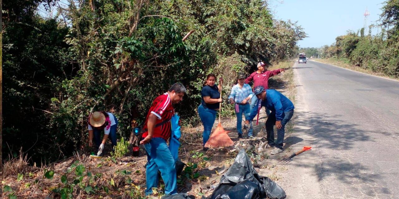 Coatzintla: Tequio en el camino a lagunilla, limpia publica y empleados de confianza “le entran”
