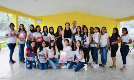 Ozuluama: Curso de automaquillaje en la Mina