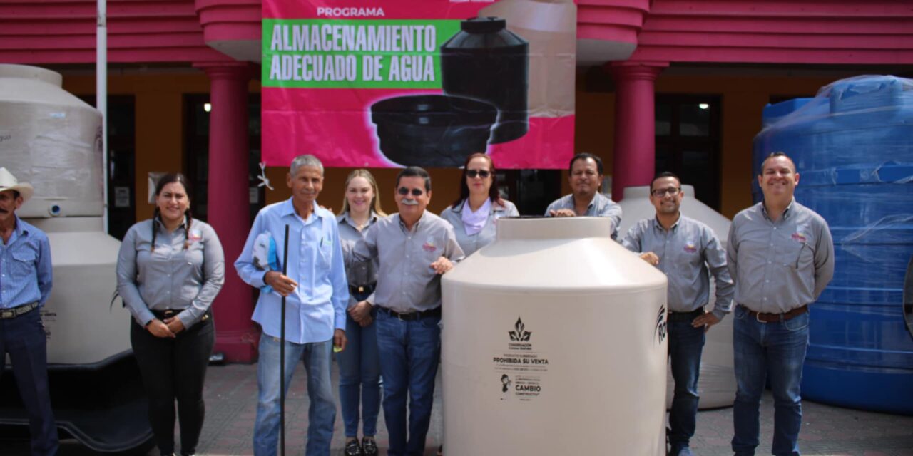 Ozuluama: Primera entrega del programa almacenamiento adecuado de agua