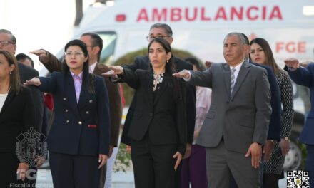 Fiscal general encabeza ceremonia de honores a la bandera en oficinas centrales