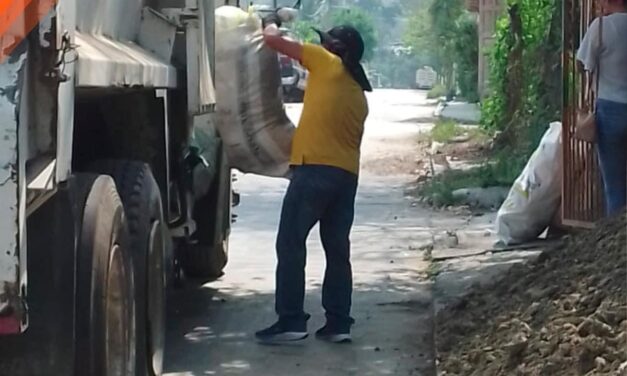 Tepetzintla: recolección de basura en las calles