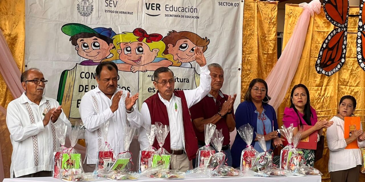 Gutiérrez Zamora: Alcalde inaugura de forma oficial el Concurso de Pequeños Escritores y Libro artesanal Veracruzano en la escuela primaria “Francisco I. Madero”