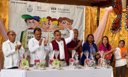 Gutiérrez Zamora: Alcalde inaugura de forma oficial el Concurso de Pequeños Escritores y Libro artesanal Veracruzano en la escuela primaria “Francisco I. Madero”