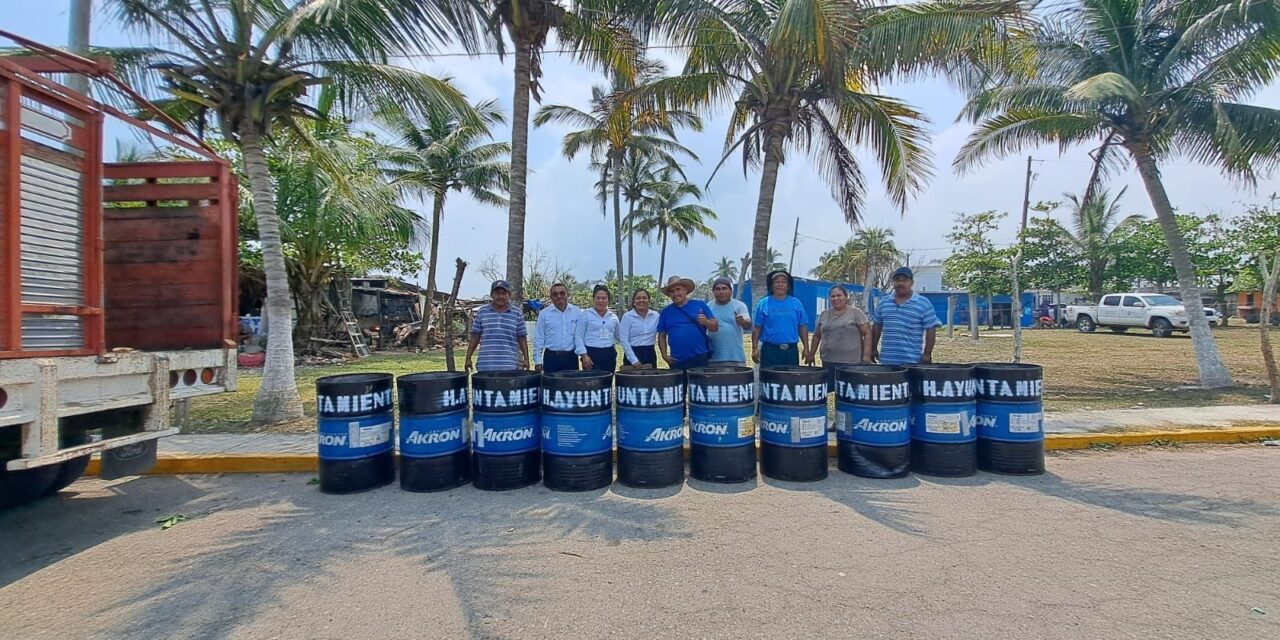 Cazones: Donación de 25 tambores de basura