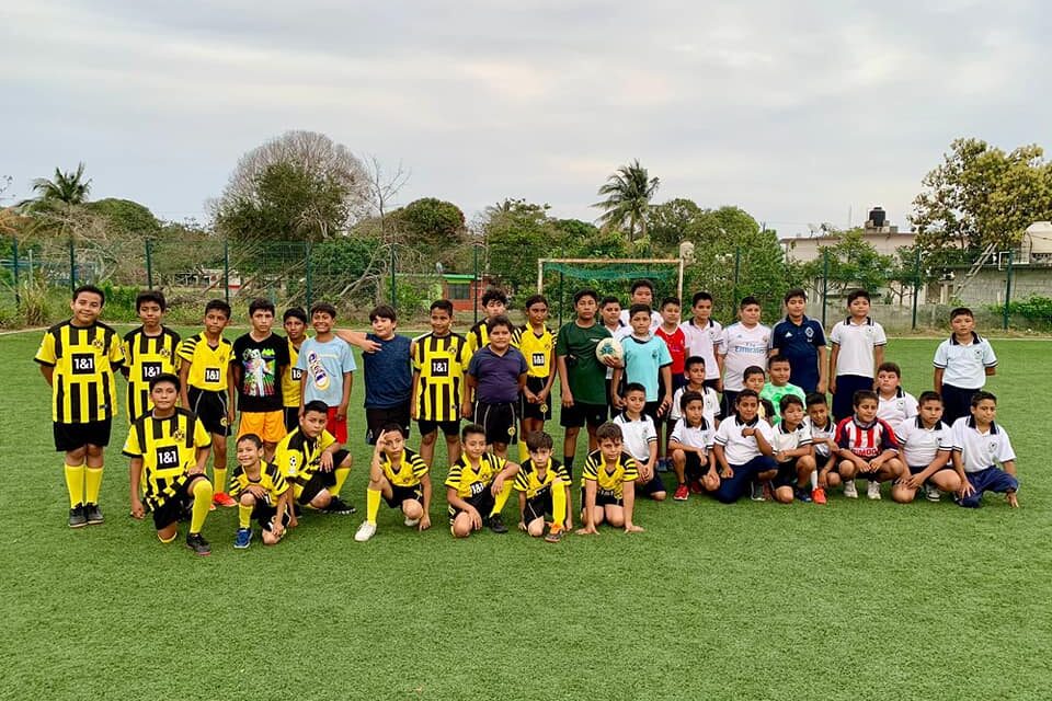 Tampico Alto: Emotivo partido de fútbol entre Cuervos JR y el equipo de la escuela primaria Justo Sierra