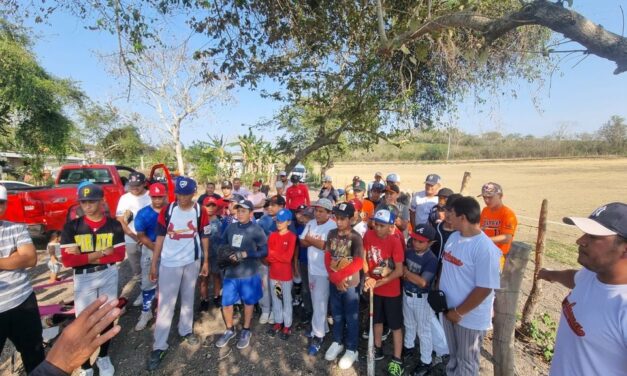 Ozuluama: Primer entrenamiento para los niños y jóvenes con la practican de Béisbol