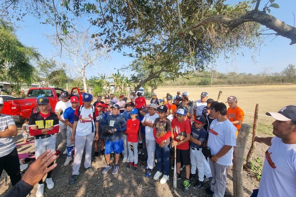Ozuluama: Primer entrenamiento para los niños y jóvenes con la practican de Béisbol