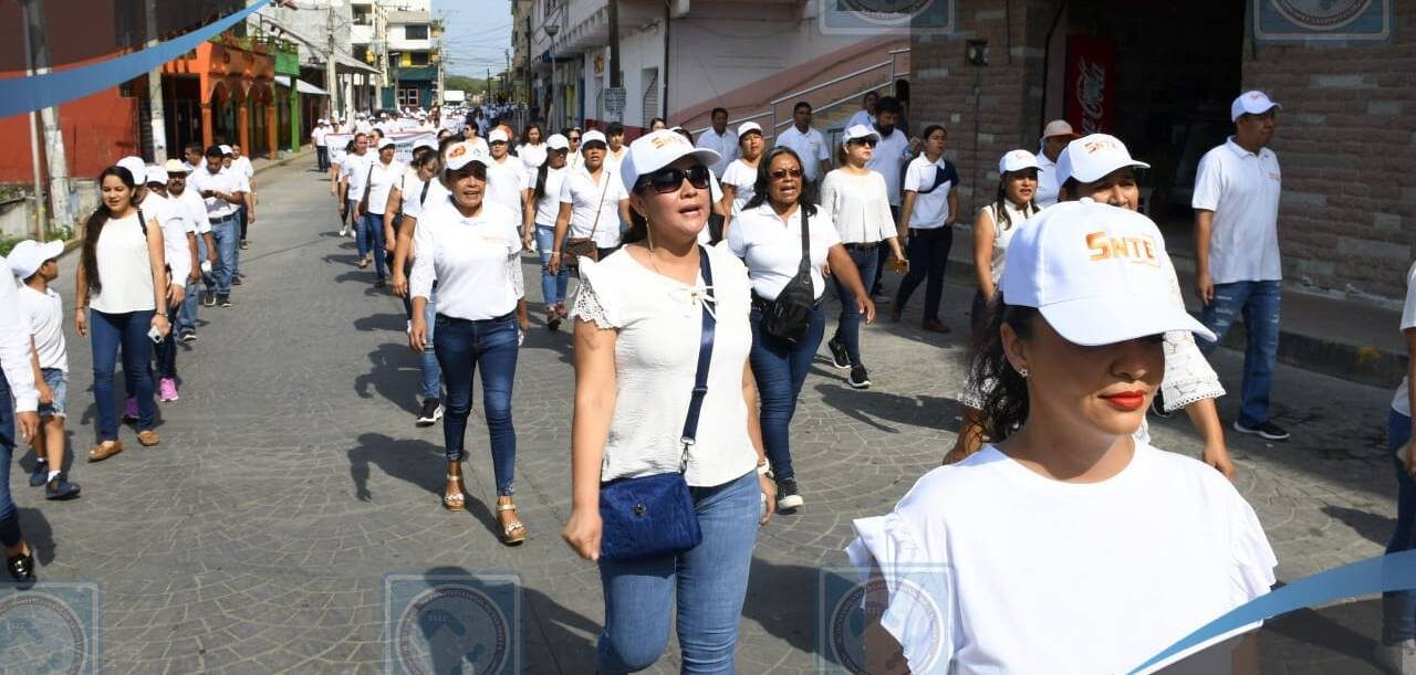 Tantoyuca: Autoridades celebran el Día del Trabajo con acto cívico y desfile