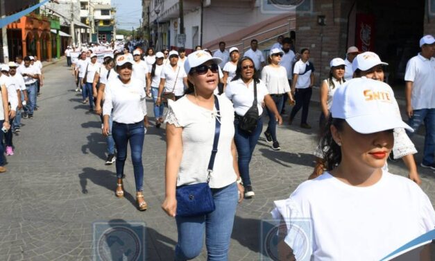 Tantoyuca: Autoridades celebran el Día del Trabajo con acto cívico y desfile