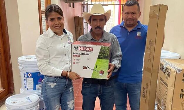 Ozuluama: Entrega de productos agropecuarios a bajo costo