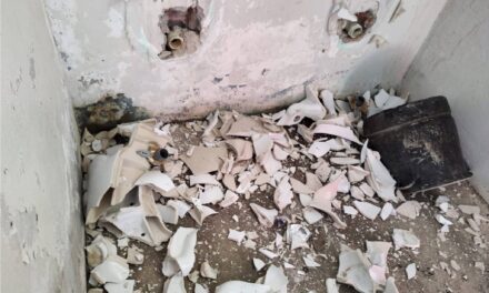 Coatzintla: Destruyen baños rehabilitados hace apenas unos días en el campo “Miguel Alemán”