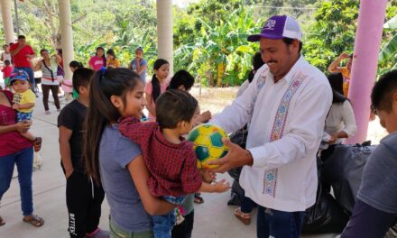Cazones: «Día del Niño» en la comunidad de Felipe ángeles