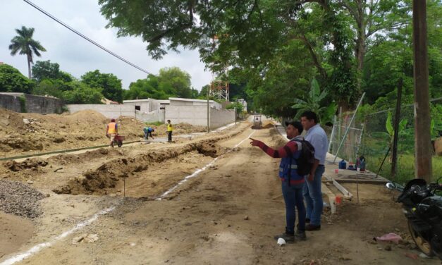 Platón Sánchez avanza con obras de pavimento hidráulico en el municipio