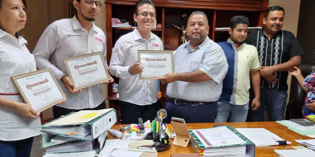 Coatzintla: Entregan jóvenes de Transformación Juvenil MX bando de policía y buen gobierno al ayuntamiento
