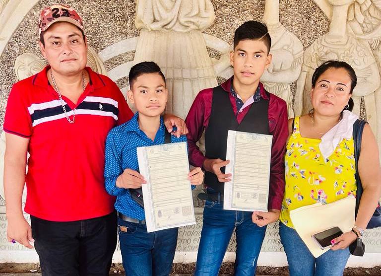 Coatzintla: Recibir su acta de nacimiento después de años de carecer de ella es un acto de amor: Procuradora