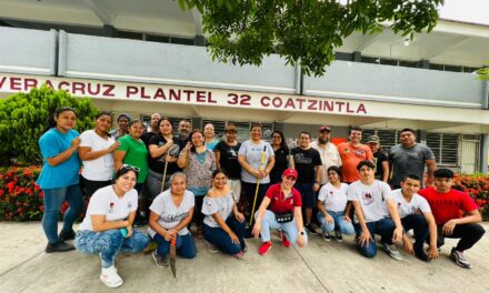 Coatzintla: Padres de familia y personal del ayuntamiento realizan tequio en el COBA 32