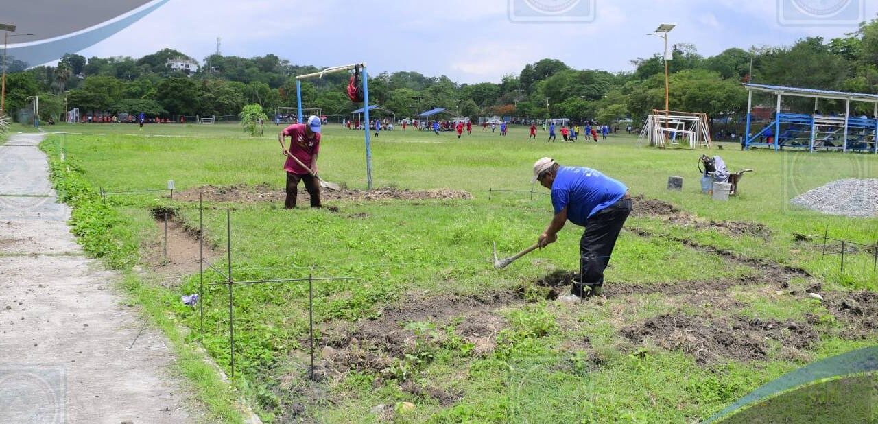 Tantoyuca: Mejoran servicios en campo deportivo con obras de beneficio social