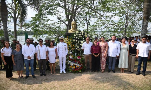 Tuxpan: Realizan ceremonia por el 78 aniversario luctuoso de Fausto Vega Santander