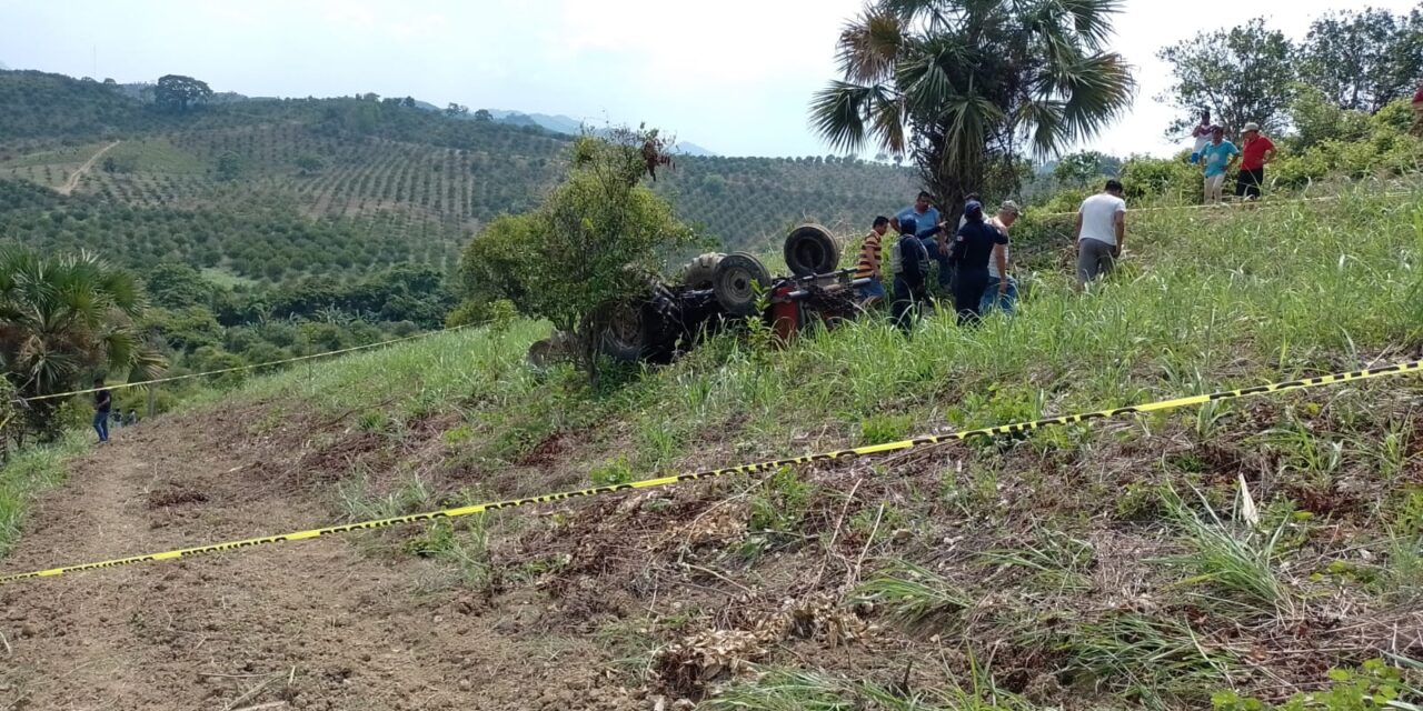 Luto en comunidad rural: Tractor aplasta a trabajador agrícola en Castillo de Teayo
