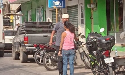 Álamo: Motociclista temerario derrapa y sufre grave lesión en la cabeza