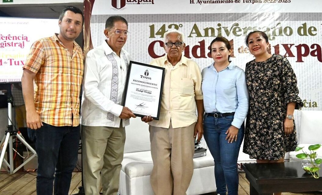 El Cronista de la Ciudad Salvador Hernández disertó la conferencia “142 Aniversario de la Ciudad de Tuxpan”