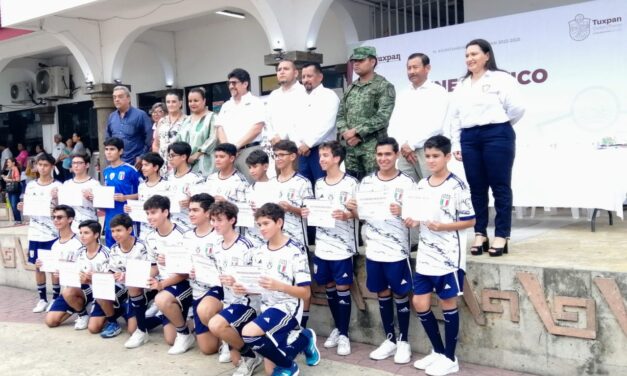 En el lunes cívico se recordó el 142 Aniversario de la Ciudad de Tuxpan