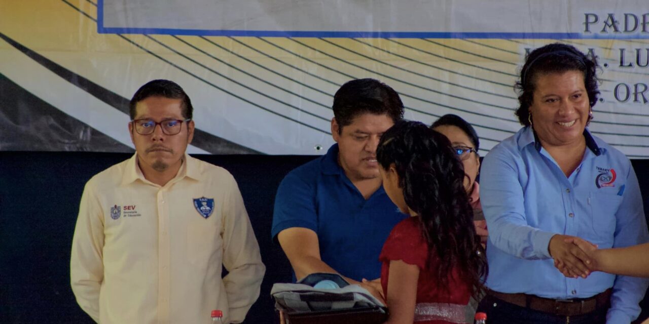 Mecatlán: Clausura de Ciclo Escolar de la Escuela Primaria Estatal José Maria Morelos y Pavón