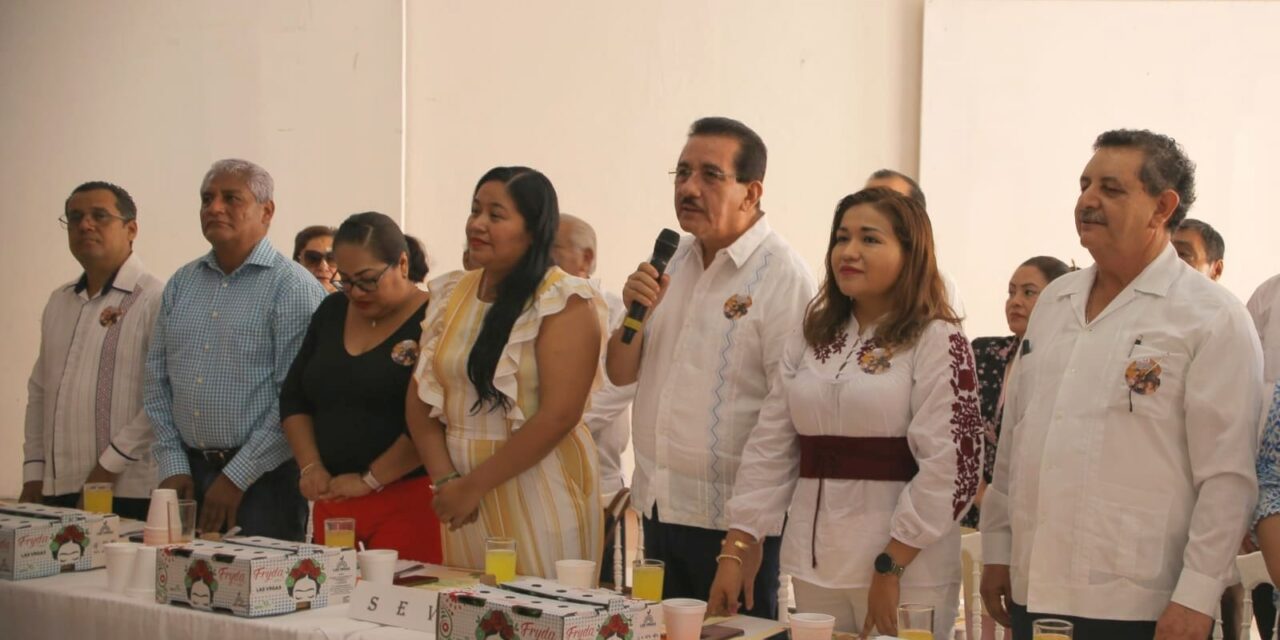 Martínez de la Torre: Reconoce Rodrigo Calderón a docentes de primarias federalizadas