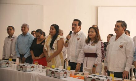 Martínez de la Torre: Reconoce Rodrigo Calderón a docentes de primarias federalizadas