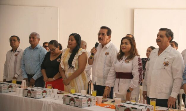 Martínez de la Torre: Reconoce Rodrigo Calderón a docentes de primarias federalizadas