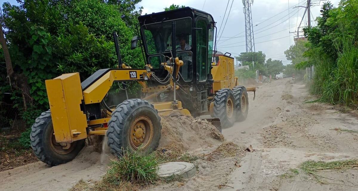 Martínez de la Torre: Ayuntamiento nivela y mejora calles en la colonia La Esperanza