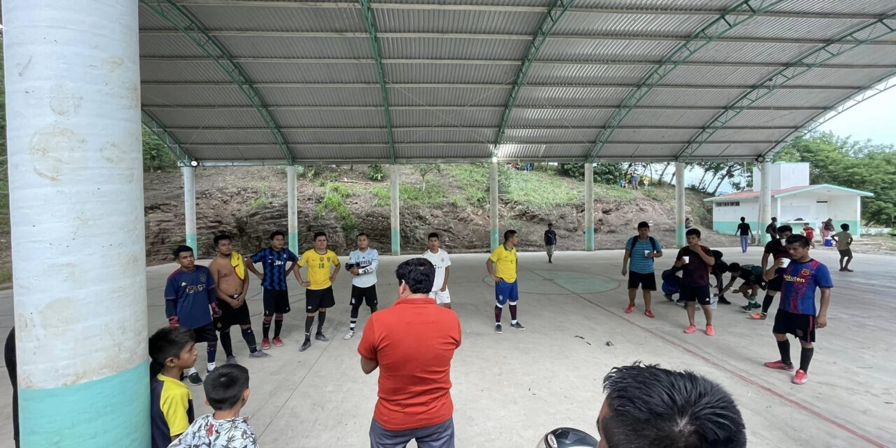 Mecatlán: Entrega de premios en Loc. Puxtla