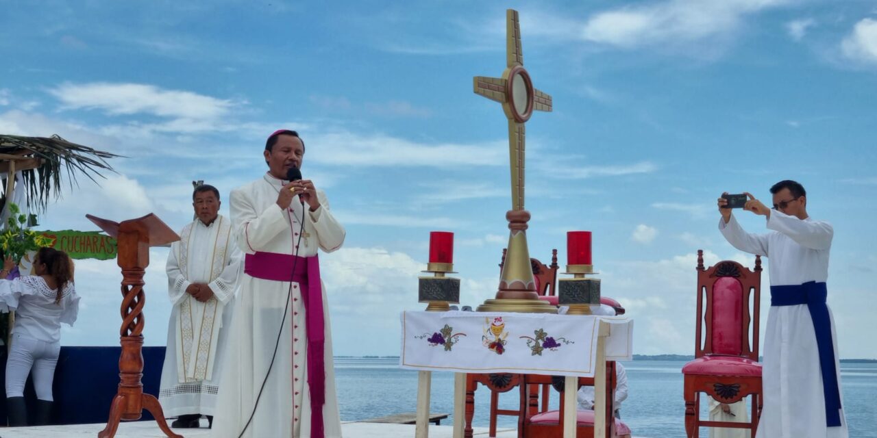 Ozuluama: Oración en la playa de Cucharas
