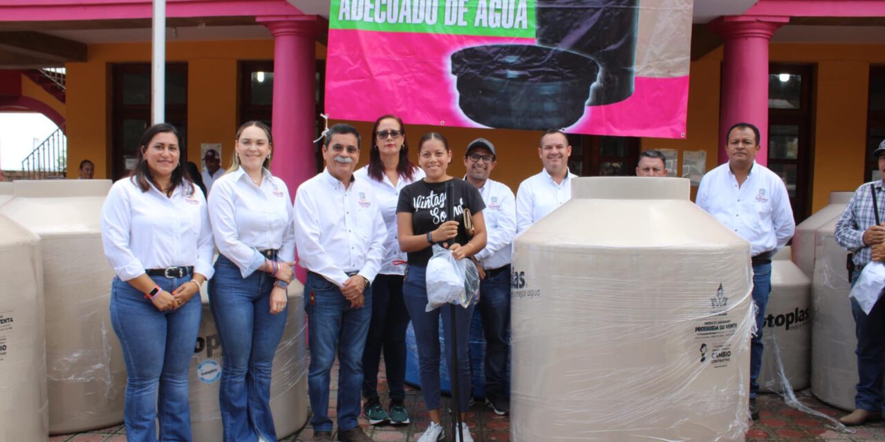 Ozuluama: Gran entrega del programa almacenamiento adecuado de agua