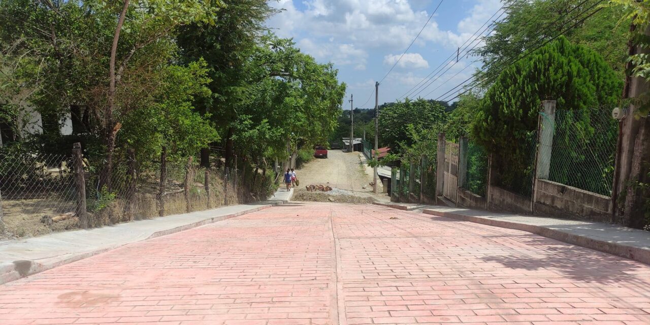 Continúan las obras de mejora en la colonia Ricardo Flores Magón en Tempoal
