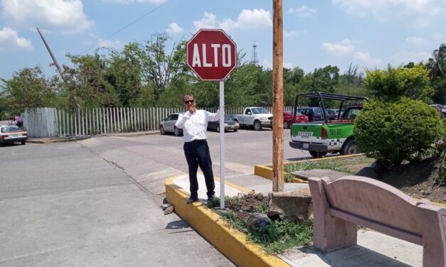 Cerro Azul: H. Ayuntamiento de Cerro Azul y Dirección de Tránsito y Vialidad continúan instalando señalética para promover la seguridad vial