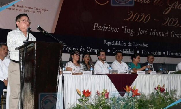 Tantoyuca: Acude alcalde JGA a ceremonia de graduación del CBTis plantel 71