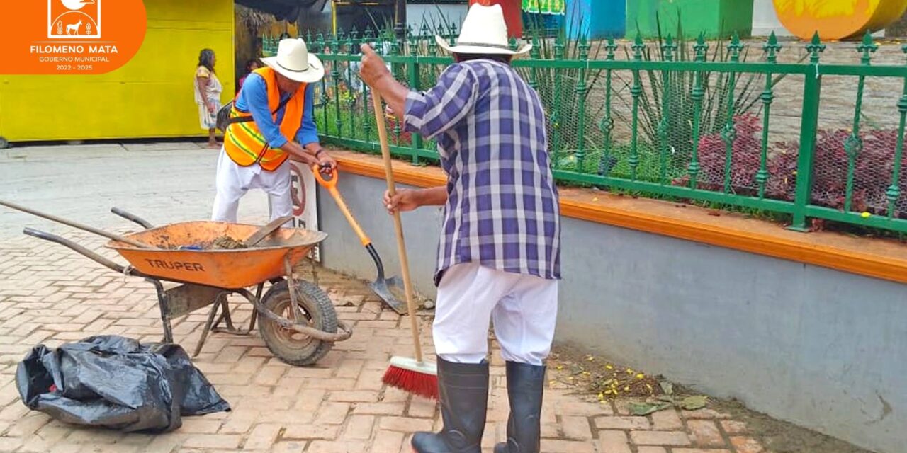 Trabajos de mantenimiento y limpieza en la zona centro de Filomeno Mata para preservar nuestros espacios públicos
