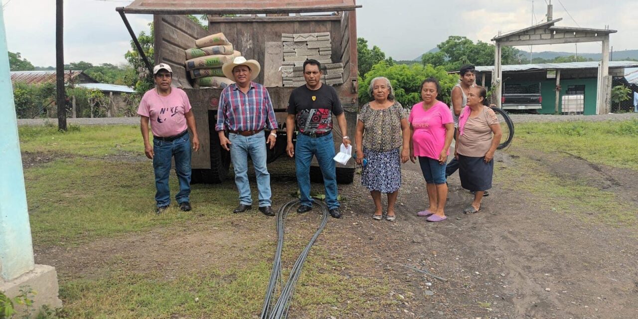 Tepetzintla: Se acudió a las comunidades de Villa Nueva, La Loma y Moyutla a dar respuesta a sus peticiones