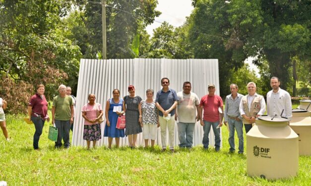 Martínez de la Torre: Rodrigo Calderón y Socorro Arias entregan más apoyos para mejorar viviendas
