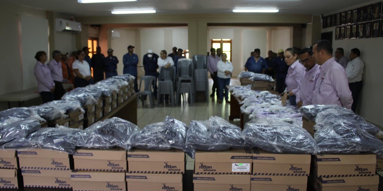 Entrega exitosa de uniformes a trabajadores del Sindicato Único de Empleados Municipales en Ozuluama de Mascareñas