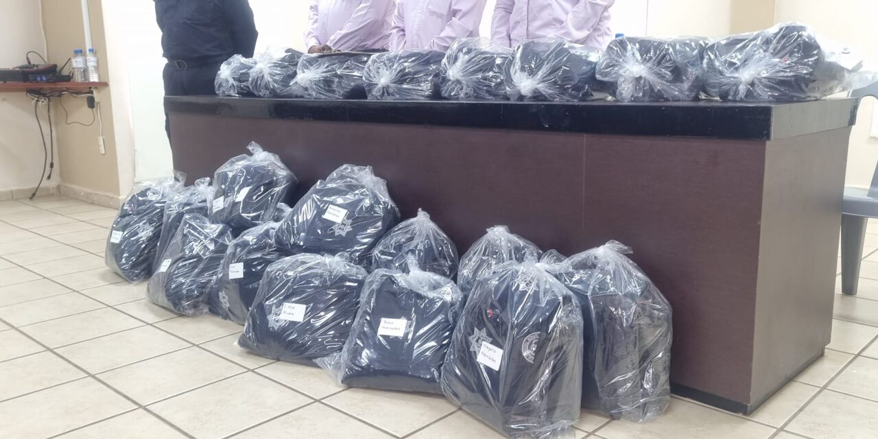 Ozuluama: Entrega Alcalde uniforme a Policía Municipal